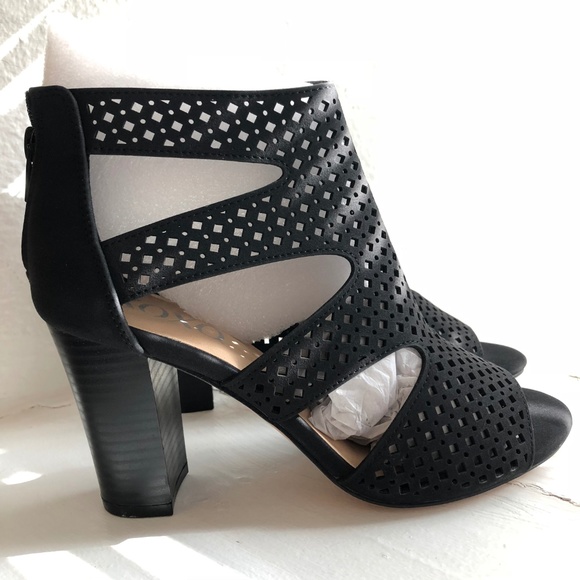 *NEW* XOXO Sandals - Picture 3 of 7